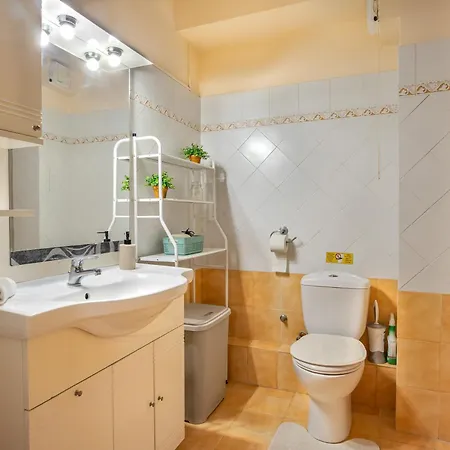 Tritsa House, 3-bedroom Next To Corfu Town And Airport Apartment *