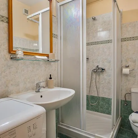 Tritsa House, 3-bedroom Next To Corfu Town And Airport Apartment *