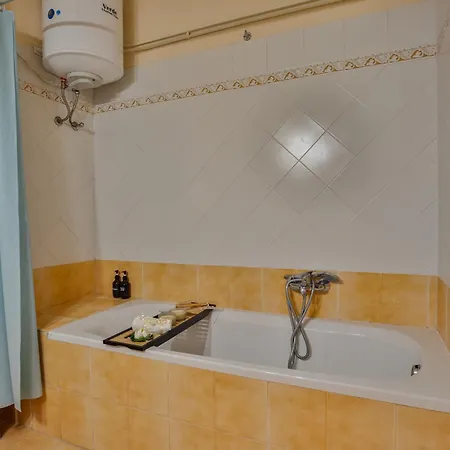 Tritsa House, 3-bedroom Next To Corfu Town And Airport *